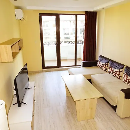 Golden Dunes Apartment *