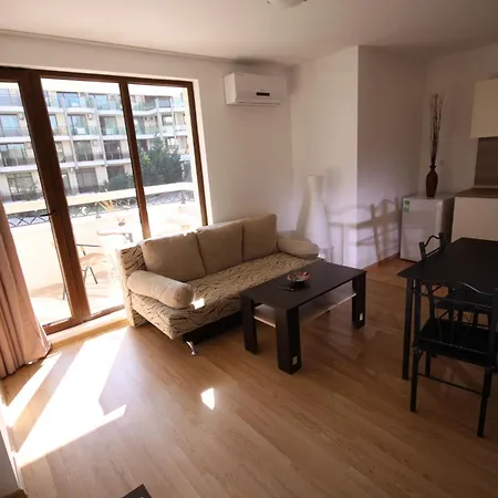 Golden Dunes Apartment *