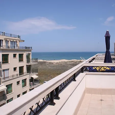 Golden Dunes Apartment *