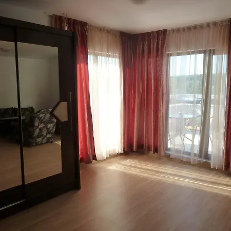 Golden Dunes Apartment *