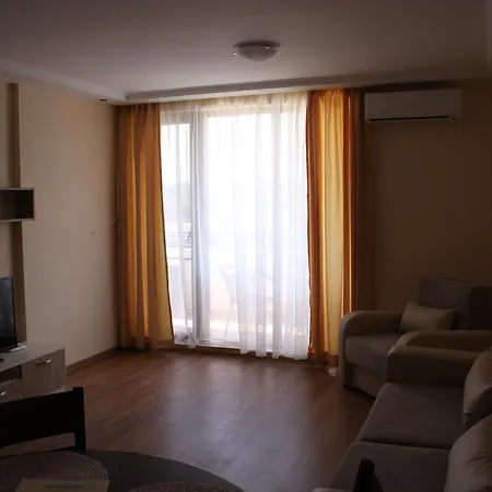 Golden Dunes Apartment *