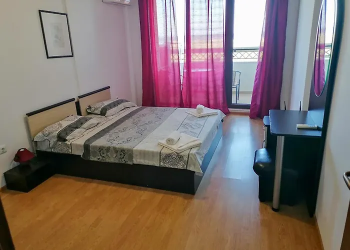 Golden Dunes Apartment *